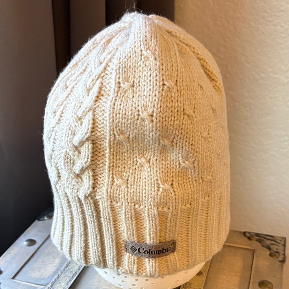 Columbia NWOT Beige Cable Knit Beanie
